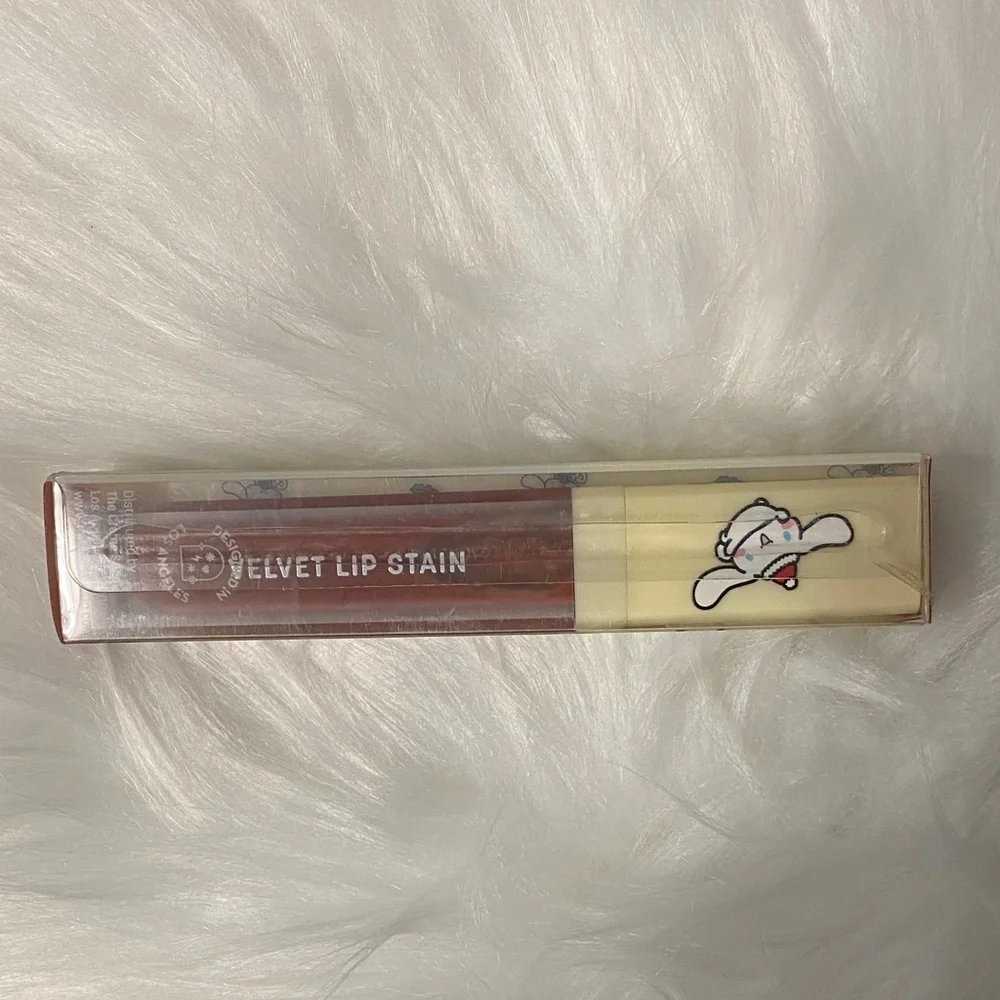 Crème x Hello Kitty velvet lip stain/ sweet delight